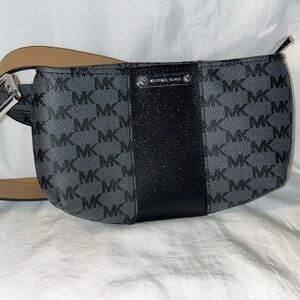 Michael Kors belt fanny pack. In great condition.